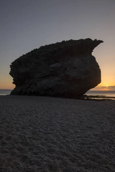 Sunrise Carboneras, Almeria, ölülerin sahilde