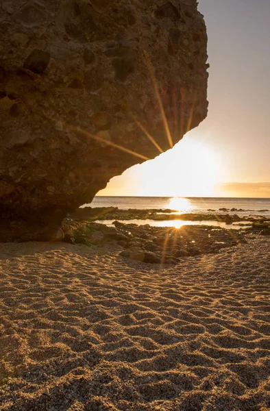 Sunrise Carboneras, Almeria, ölülerin sahilde