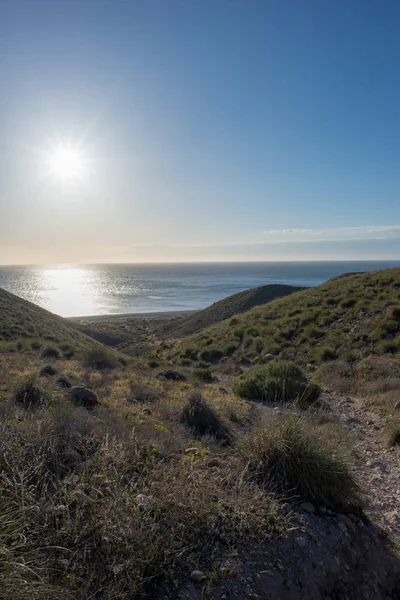 太陽と青い空 スペイン死者のビーチ — ストック写真