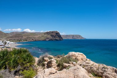 Almeria, İspanya siyahlar içinde sahil