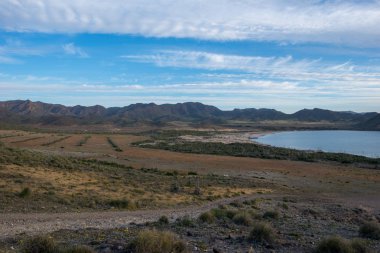Genoveses plaj altında mavi gökyüzü, İspanya