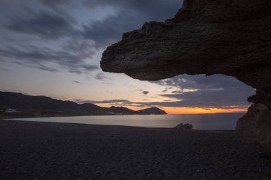 Plaja şafakta heykeller Almeria, İspanya