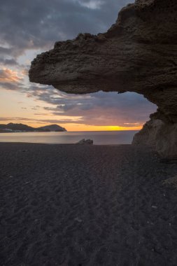 Plaja şafakta heykeller Almeria, İspanya