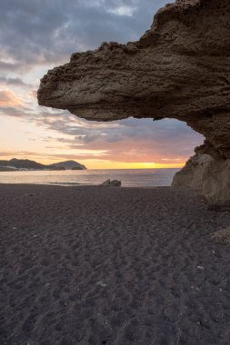 Plaja şafakta heykeller Almeria, İspanya