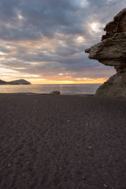 Plaja şafakta heykeller Almeria, İspanya