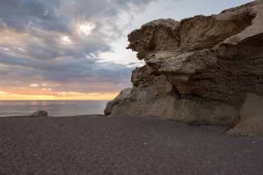 Plaja şafakta heykeller Almeria, İspanya