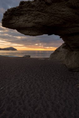 Plaja şafakta heykeller Almeria, İspanya