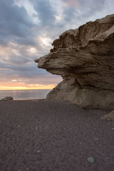 Plaja şafakta heykeller Almeria, İspanya