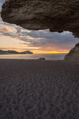 Plaja şafakta heykeller Almeria, İspanya
