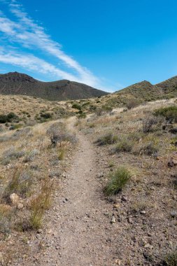 Dağları çölde almeria, İspanya'nın mavi gökyüzü altında