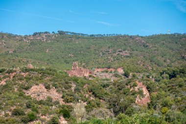 Avuç içi altında mavi gökyüzü, İspanya çöl