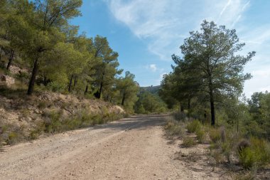 Avuç içi altında mavi gökyüzü, İspanya çöl