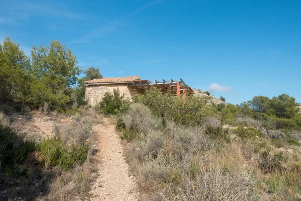 Avuç içi altında mavi gökyüzü, İspanya çöl