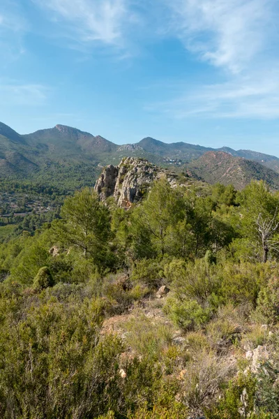Avuç içi altında mavi gökyüzü, İspanya çöl