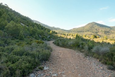 Avuç içi altında mavi gökyüzü, İspanya çöl