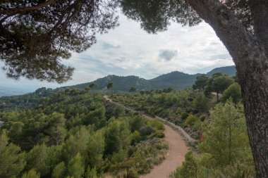 Avuç içi altında mavi gökyüzü, İspanya çöl