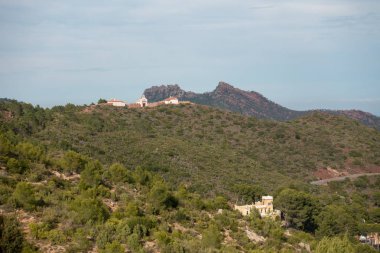 Avuç içi altında mavi gökyüzü, İspanya çöl
