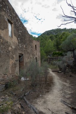 Avuç içi altında mavi gökyüzü, İspanya çöl