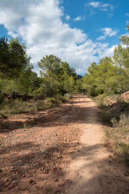 Avuç içi altında mavi gökyüzü, İspanya çöl