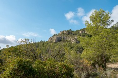 Avuç içi altında mavi gökyüzü, İspanya çöl