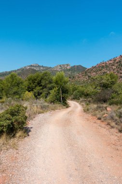 Avuç içi altında mavi gökyüzü, İspanya çöl