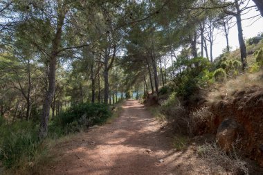 Avuç içi altında mavi gökyüzü, İspanya çöl