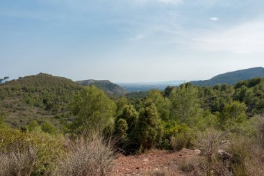 Avuç içi altında mavi gökyüzü, İspanya çöl