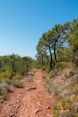 Avuç içi altında mavi gökyüzü, İspanya çöl