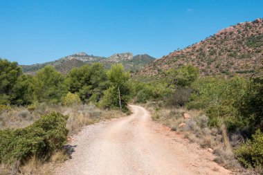 Avuç içi altında mavi gökyüzü, İspanya çöl