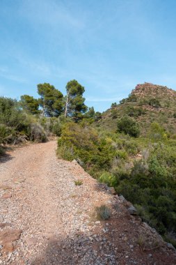 Avuç içi altında mavi gökyüzü, İspanya çöl