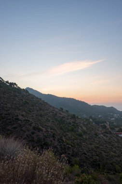 Çölde şafak, İspanya avuç