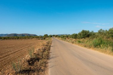 Yol via augusta altında mavi gökyüzü, castellon, İspanya