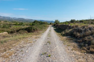 Yol via augusta altında mavi gökyüzü, castellon, İspanya