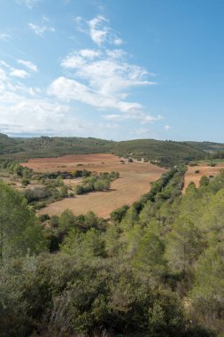 Yol via augusta altında mavi gökyüzü, castellon, İspanya