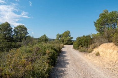 Yol via augusta altında mavi gökyüzü, castellon, İspanya