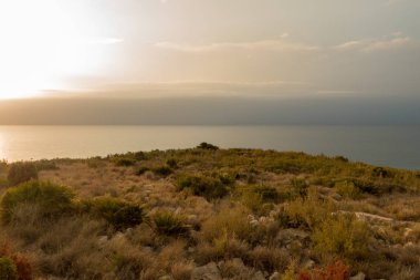 Bir gündoğumu Mar Oropesa del renega içinde