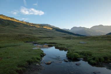 Baqueira yaz, Valle de Aran nehirde. İspanya