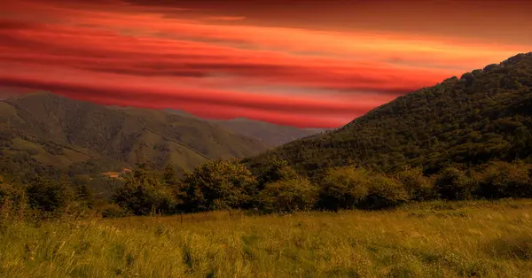 Berglandschaft Bei Sonnenaufgang Den Pyrenäen Spanien — Stockfoto