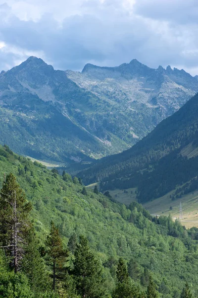 Bonaigua 的山在嫂子 比利牛斯山脉山谷 西班牙 — 图库照片