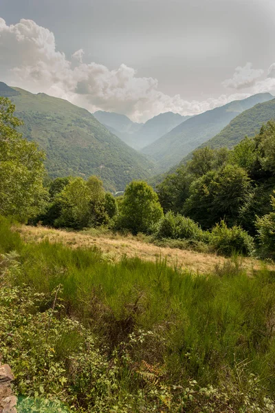 Hegy Völgy Aran Spanyolország — Stock Fotó