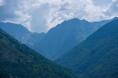 Aran, İspanya Vadisi dağ yoluyla yol