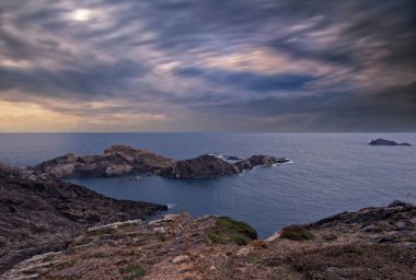 Costa Brava İspanya denizde bir gündoğumu