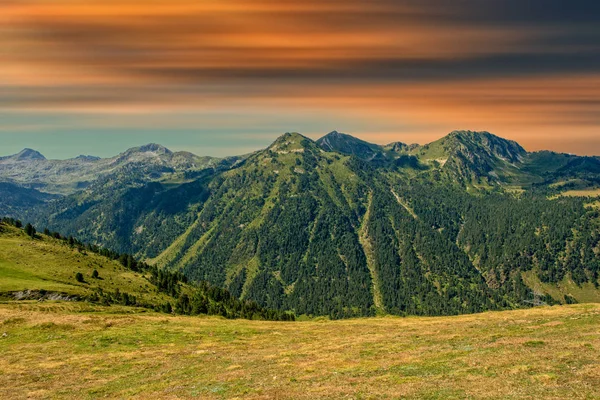 Hermoso Amanecer Sobre Montaña Los Pirineos España —  Fotos de Stock