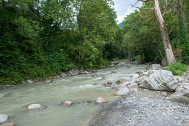 Nehir aran vielha, İspanya yanındaki vadisinde