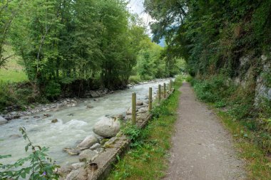 Nehir aran vielha, İspanya yanındaki vadisinde