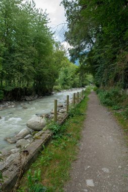 Nehir aran vielha, İspanya yanındaki vadisinde