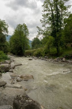 Nehir aran vielha, İspanya yanındaki vadisinde