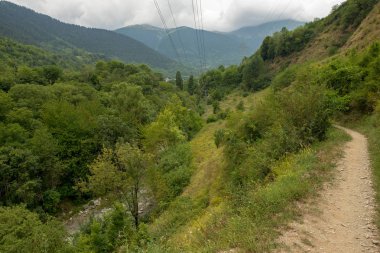 Vielha aran vadisinde yolda