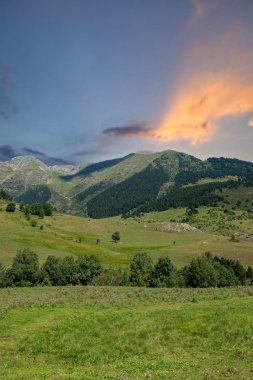 Dağlar aran vadinin sırasında gündoğumu, Lleida, İspanya