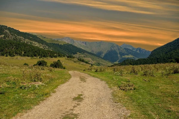 Dağlar Aran Vadinin Sırasında Gündoğumu Lleida Spanya — Stok fotoğraf